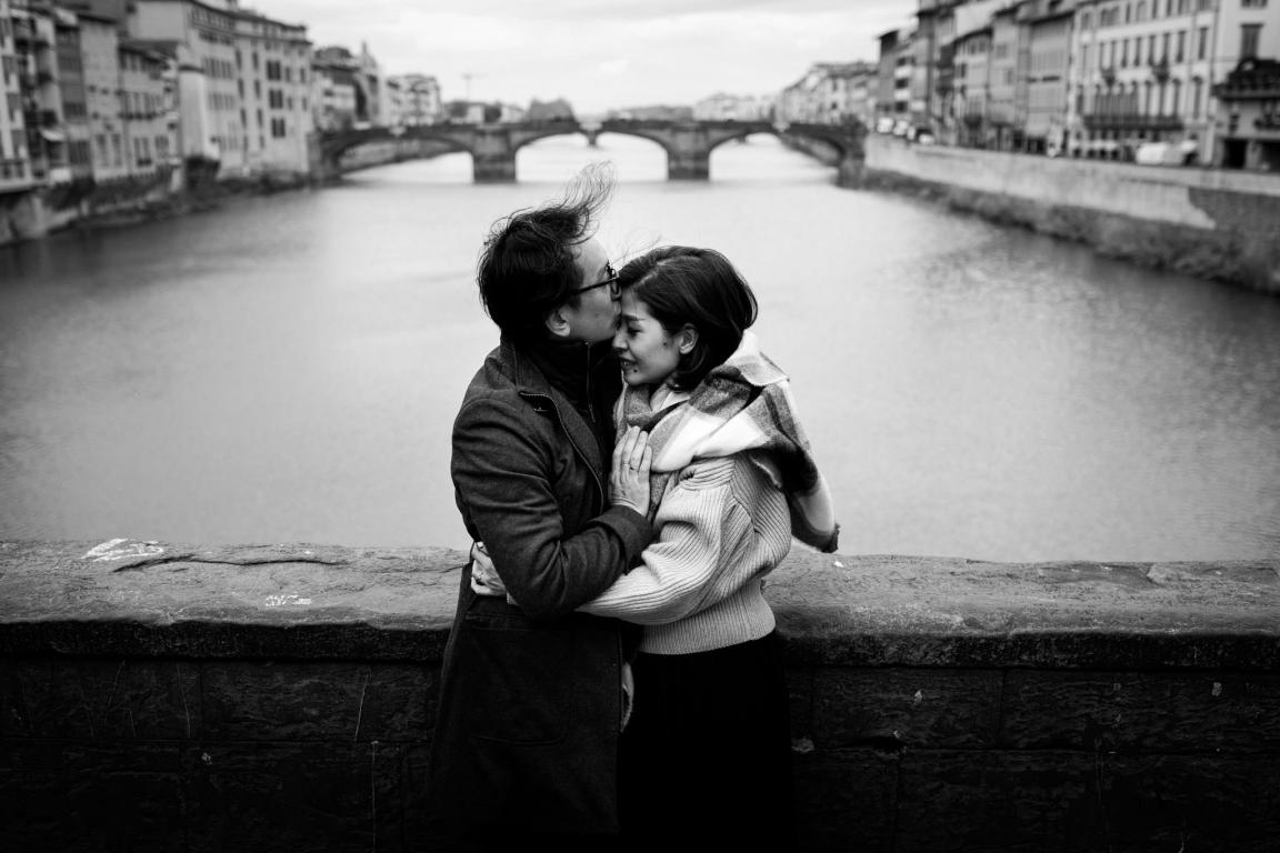 Winter couple photos in Florence
