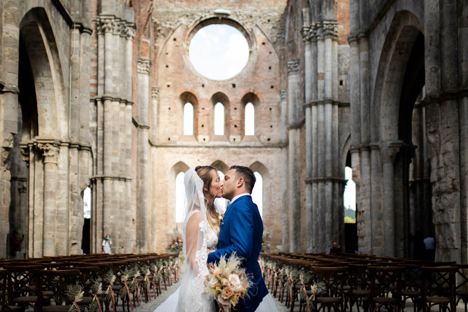 Laura Barbera Photography: Wedding at San Galgano Abbey And Villa Podernovo