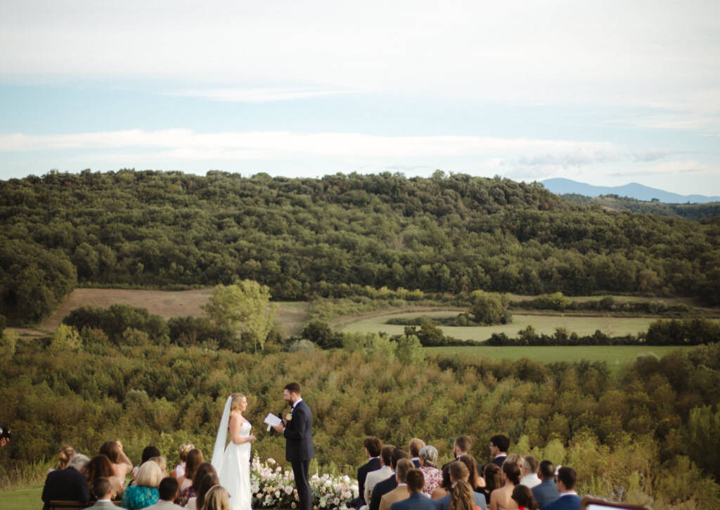 Borgo Laticastelli wedding ceremony overlooking the Tuscan countryside